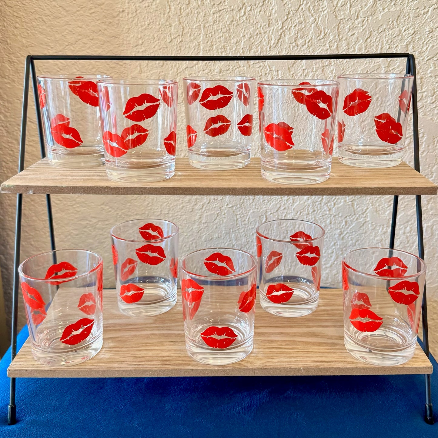 "Kisses" shot glass